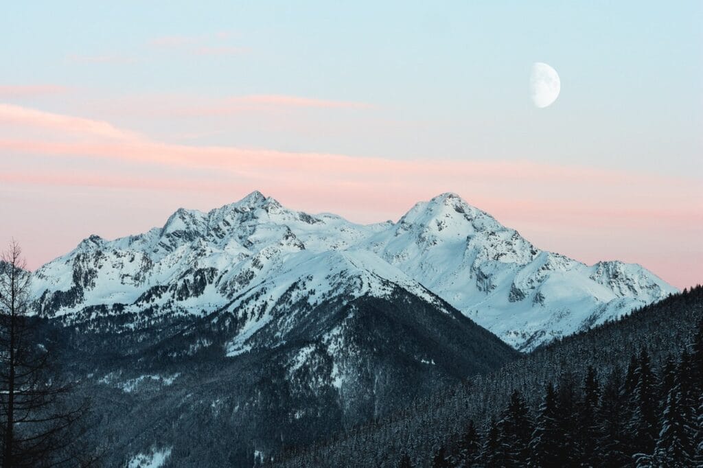 Services 2 snowy mountain 1287145
